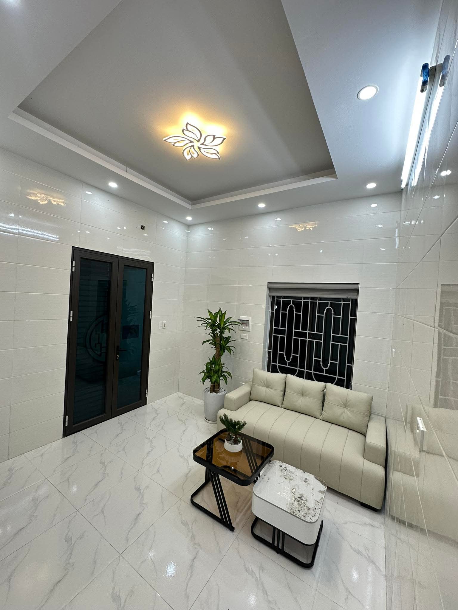 [Chính Chủ] gửi bán nhà ngõ 509 Vũ Tông Phan - Dt 23/30m2. Nhà 3 tầng 2 ngủ khép kín