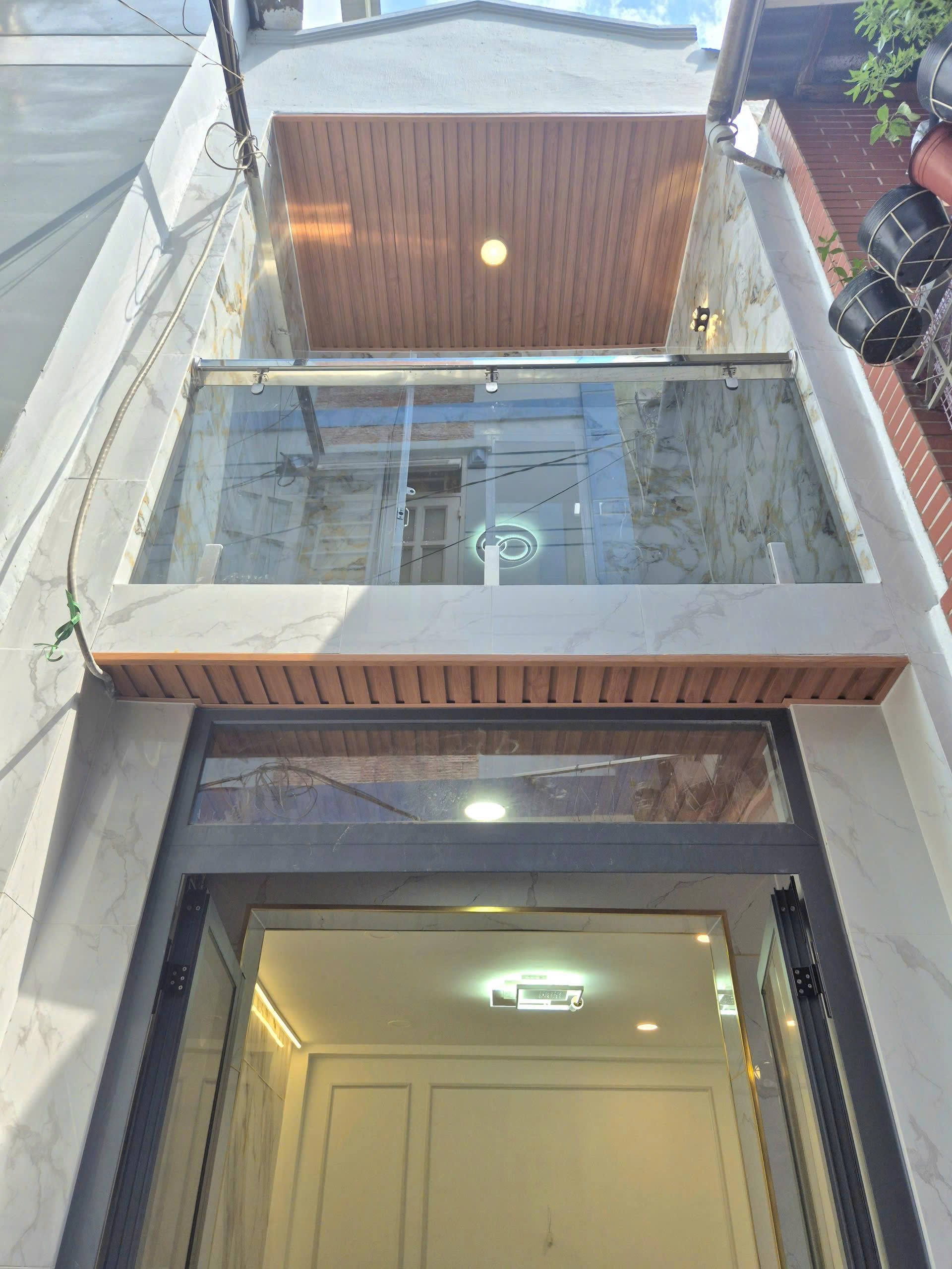 BÁN NHÀ 2 TẦNG MỚI TINH – VÀO Ở LIỀN - KHU BÀU CÁT, TÂN BÌNH Địa chỉ: Đồng Đen, P.14, Q. Tân Bình, TP.HCM