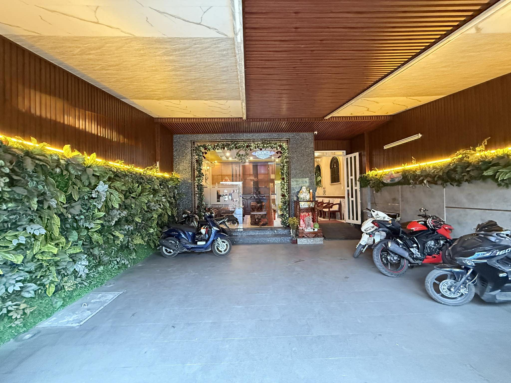 HOTEL 2 MẶT TIỀN 5 TẦNG GÒ VẤP - 183m2 (6.3×30) - DÒNG TIỀN 190 TRIỆU/THÁNG