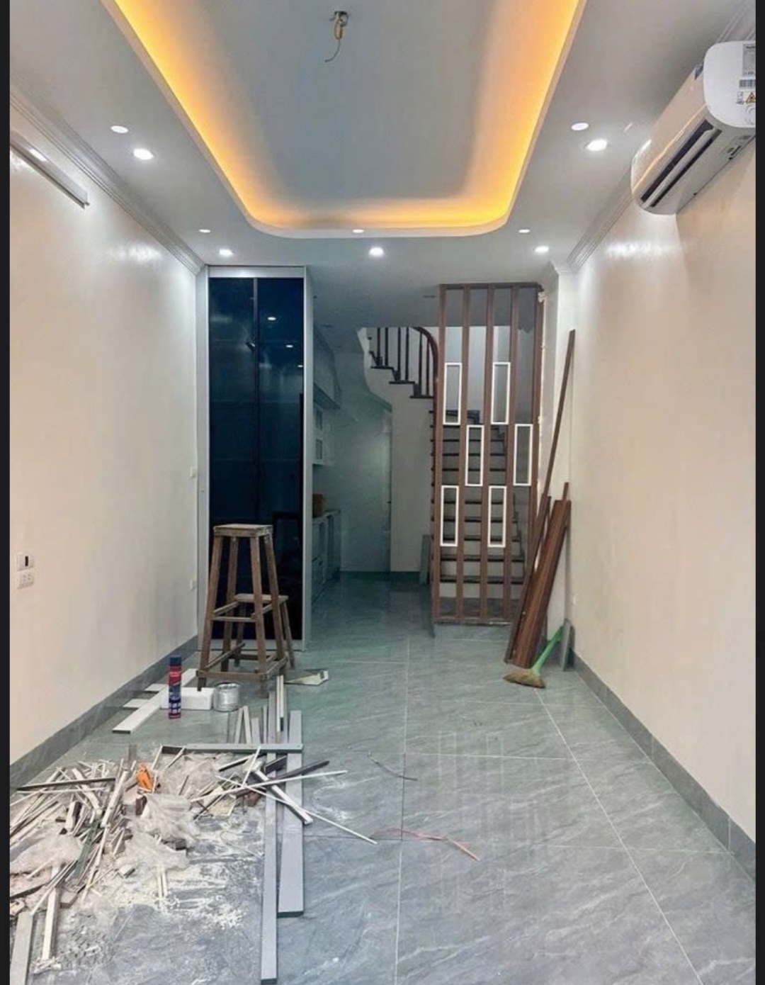 NHÀ MỚI TINH – NGÕ Ô TÔ QUA NHÀ THOẢI MÁI – TRUNG TÂM ĐỨC GIANG – LONG BIÊN , 5 TẦNG ĐẸP LONG LANH