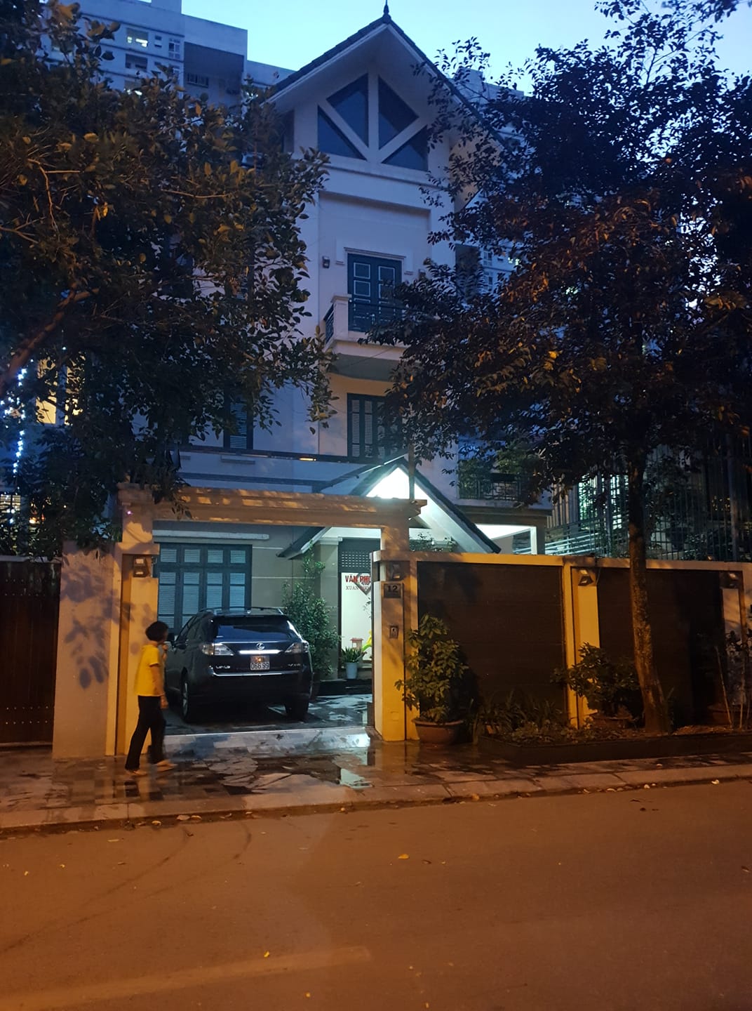 Bánh nhà 200m2 Võ Chí Công Tây Hồ Hà Nội 55 tỷ. Mặt tiền 12m