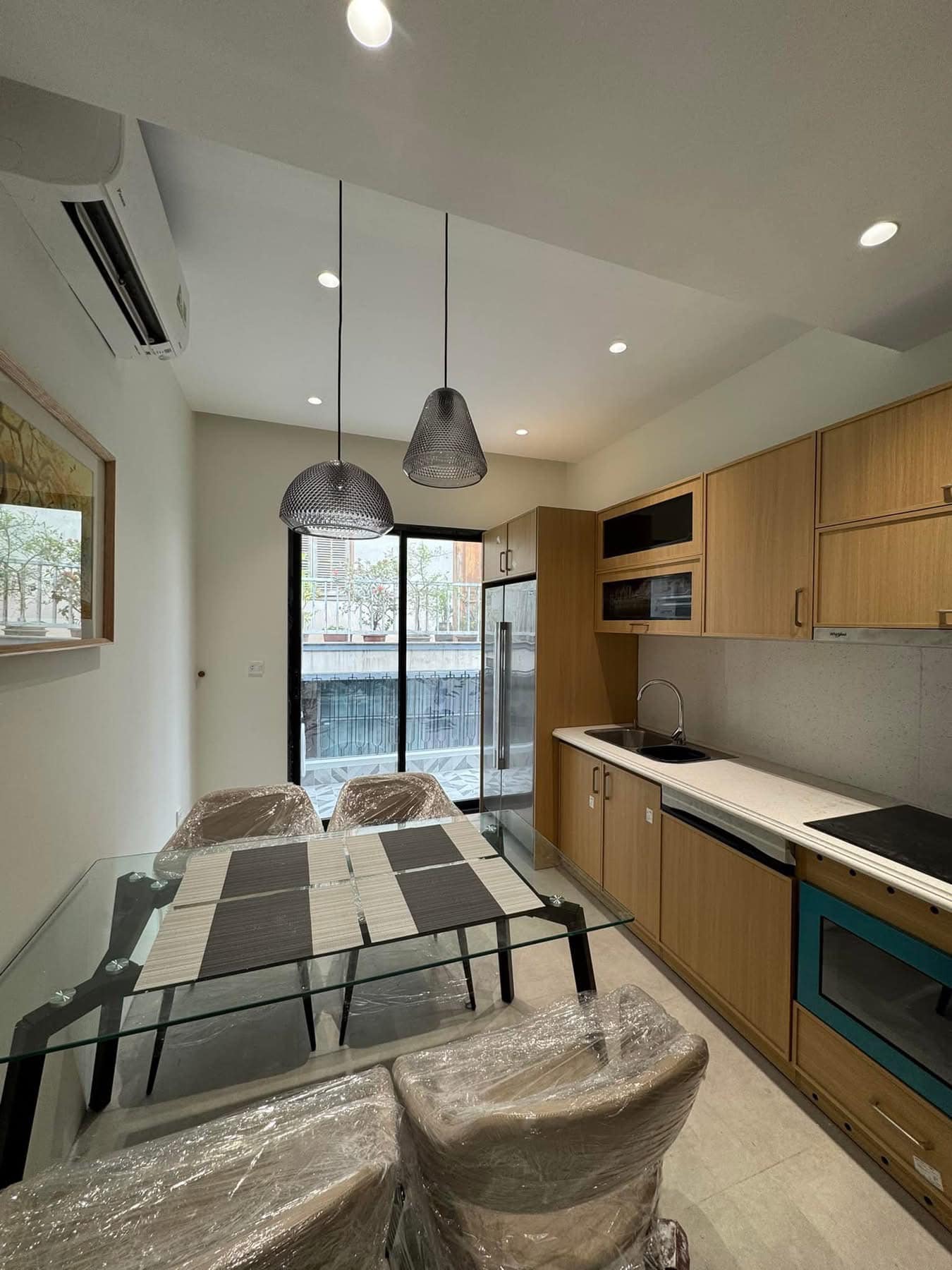 Bán nhà Triệu Việt Vương, 25m2, 5 tầng thang máy thông sàn đẹp, chỉ 12.5 tỷ, ngõ rộng thoáng