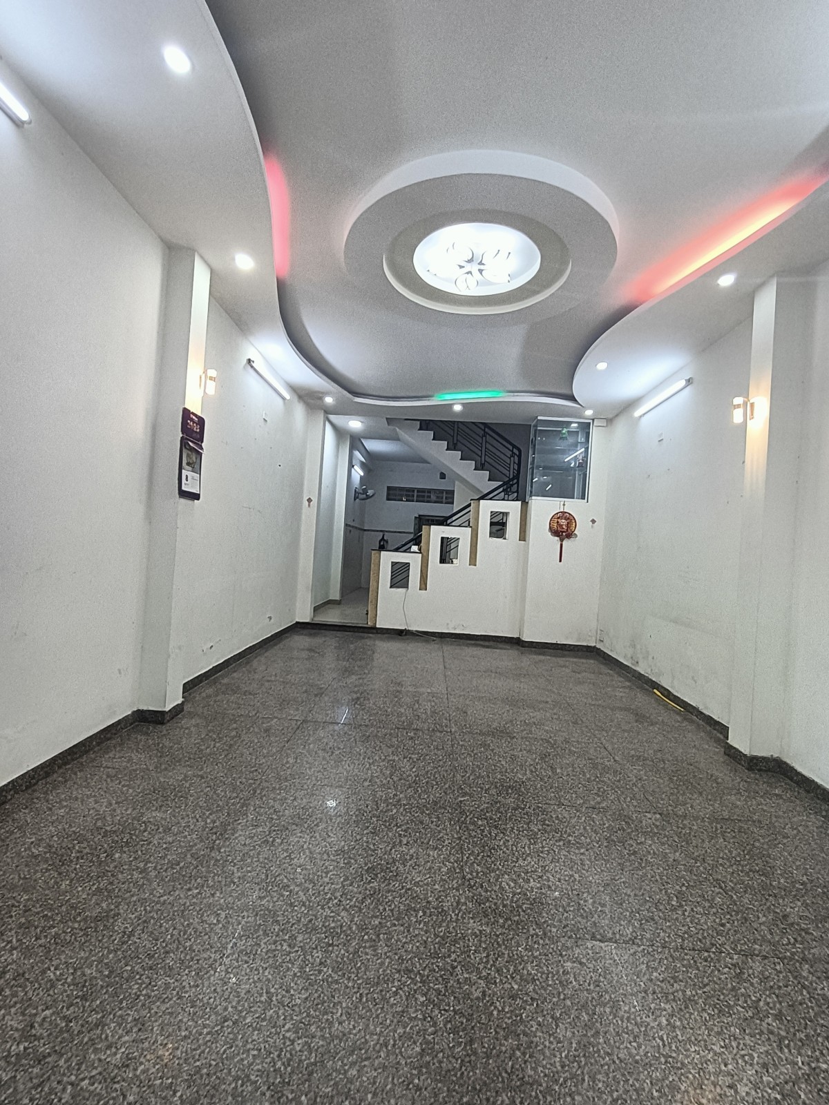 Nhà mặt tiền Lê Duy Đình 67.5m2 giá 7.9 tỷ ô tô đậu trước nhà