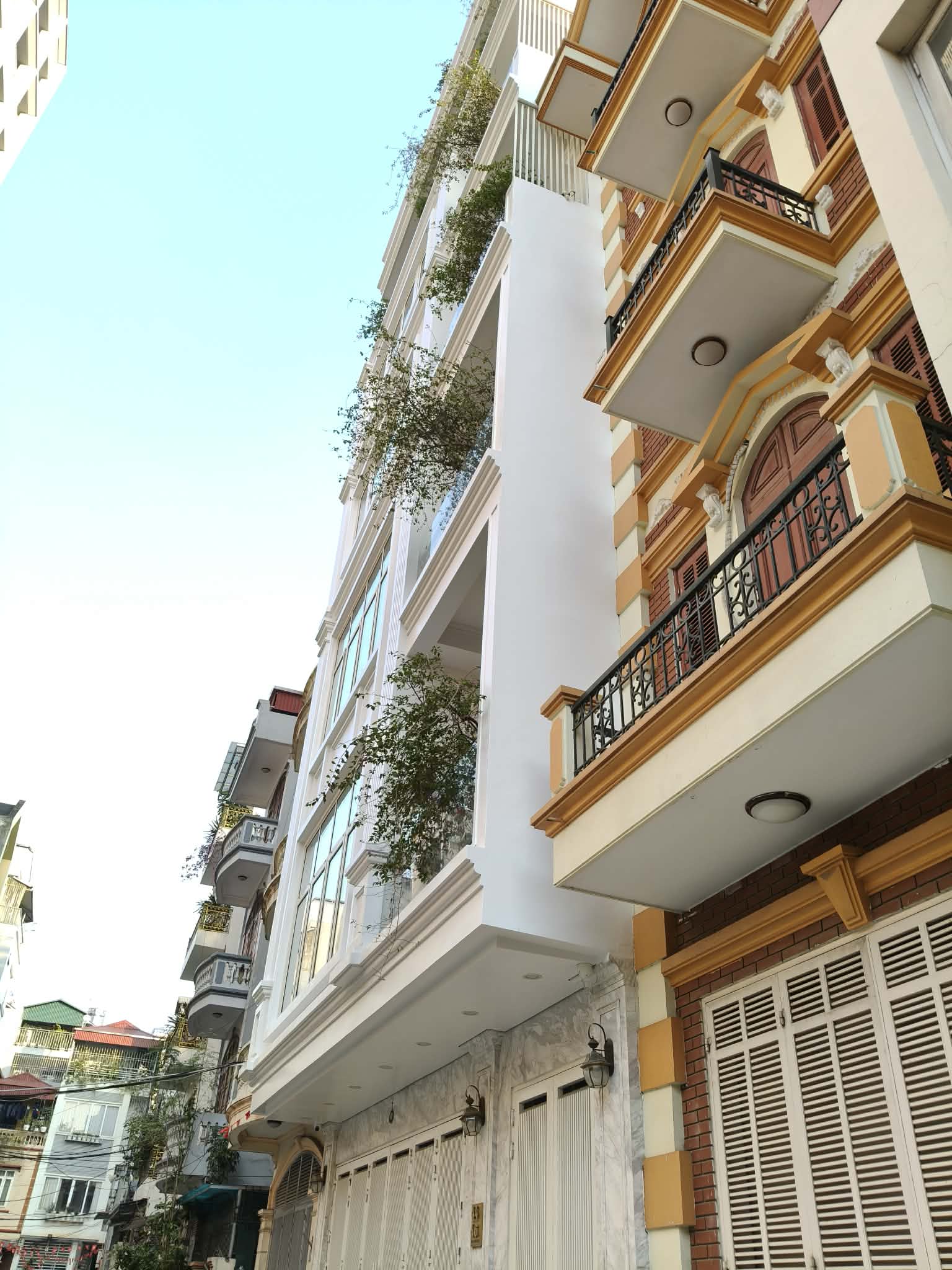 BÁN NHÀ KHU VỰC NGUYỄN VĂN HUYÊN, CẦU GIẤY, DT 40M, 5T, GẦN Ô TÔ,Ô CHỜ TM, GIÁ 13 TỶ.