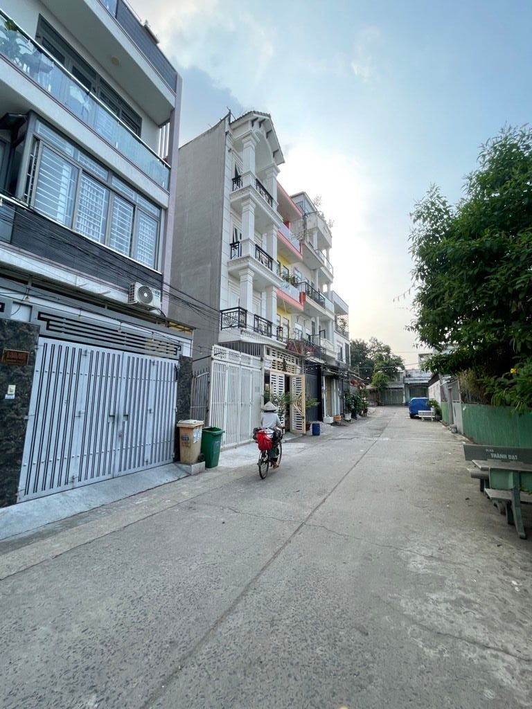 Bán nhà 2 tầng 3PN, Sổ Hồng, 56m2, đường Phan Văn Hớn, Đông Hưng Thuận, Q.12. Giá 4.6 tỷ.HXH