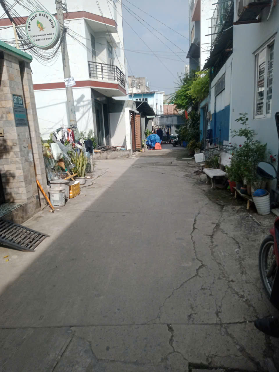 NHÀ ĐẸP HIẾM VÀO Ở NGAY SÁT PHẠM VĂN ĐỒNG HIỆP BÌNH CHÁNH CÁCH 20m RA HXH.