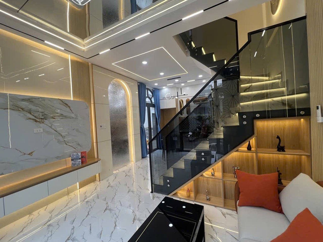 H1674 sát BV 175, SHR, Vuông, HXH, 2 tầng, 4.2x8m, 5.x tỷ x nhỏ