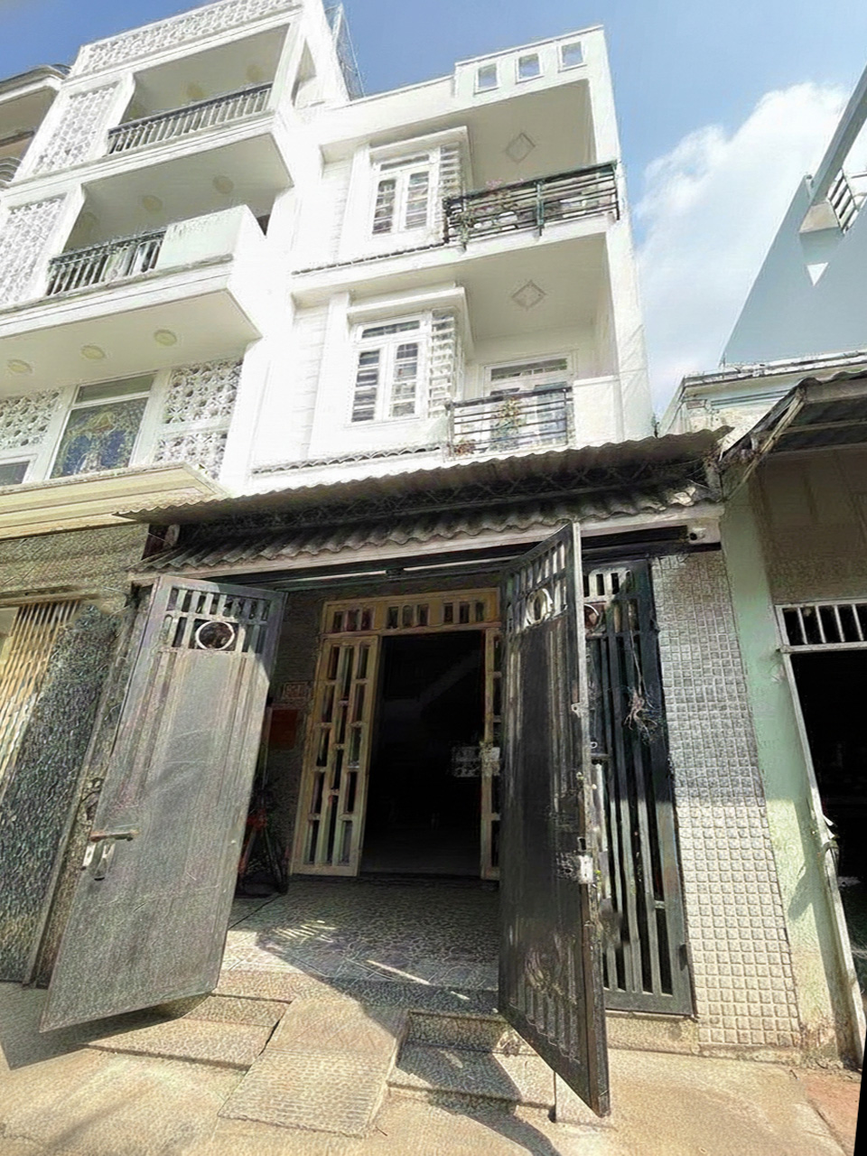 H1704 Nhà Vuông 3 Tầng Nguyễn Văn Quá Q12, SHR, HXH, 5.x tỷ