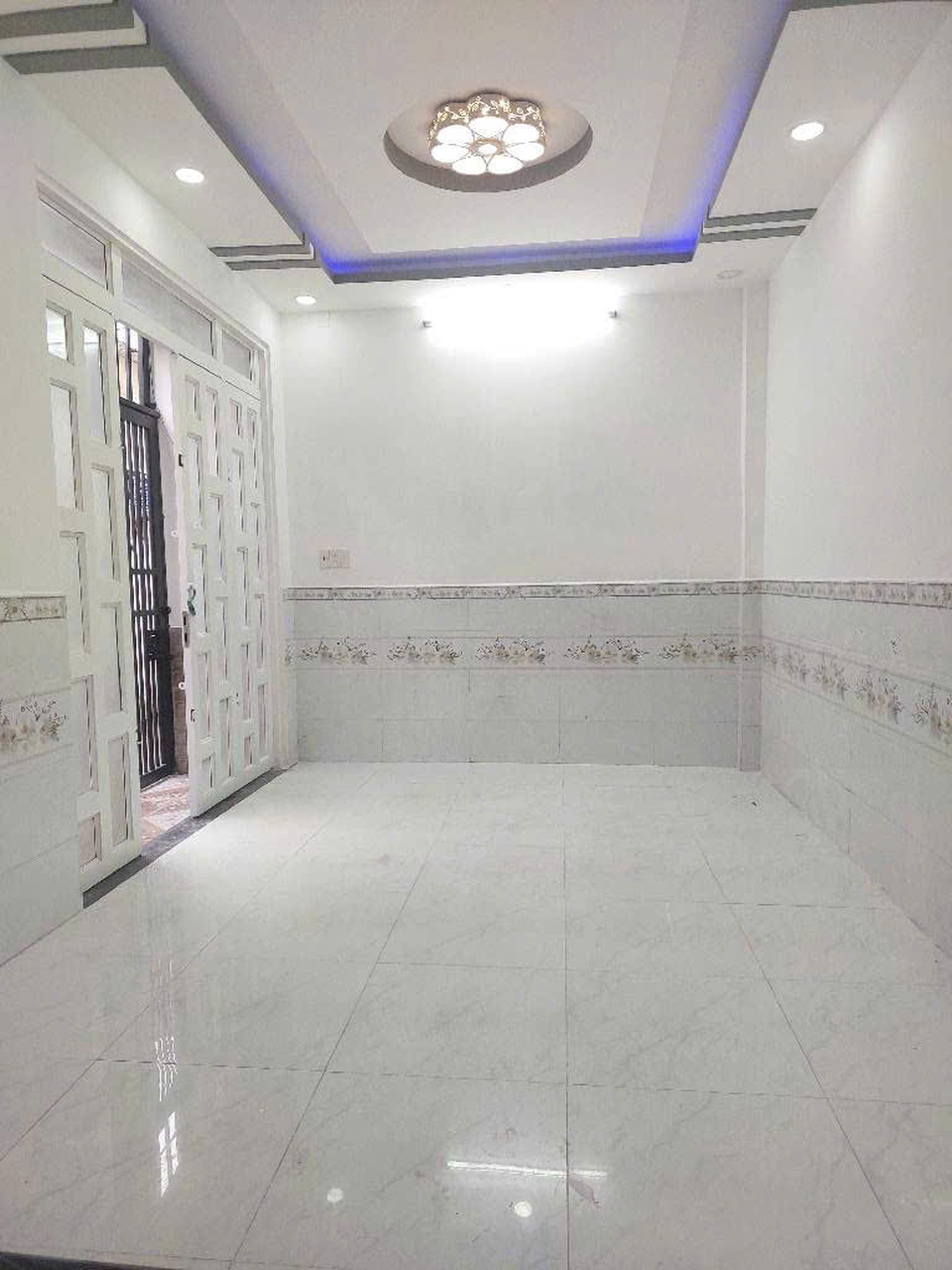 D1811 ⚡️ sát sân bóng đá Tân Xuân Hóc Môn, Vuông, 2 tầng, 9x4m, 1.x tỷ