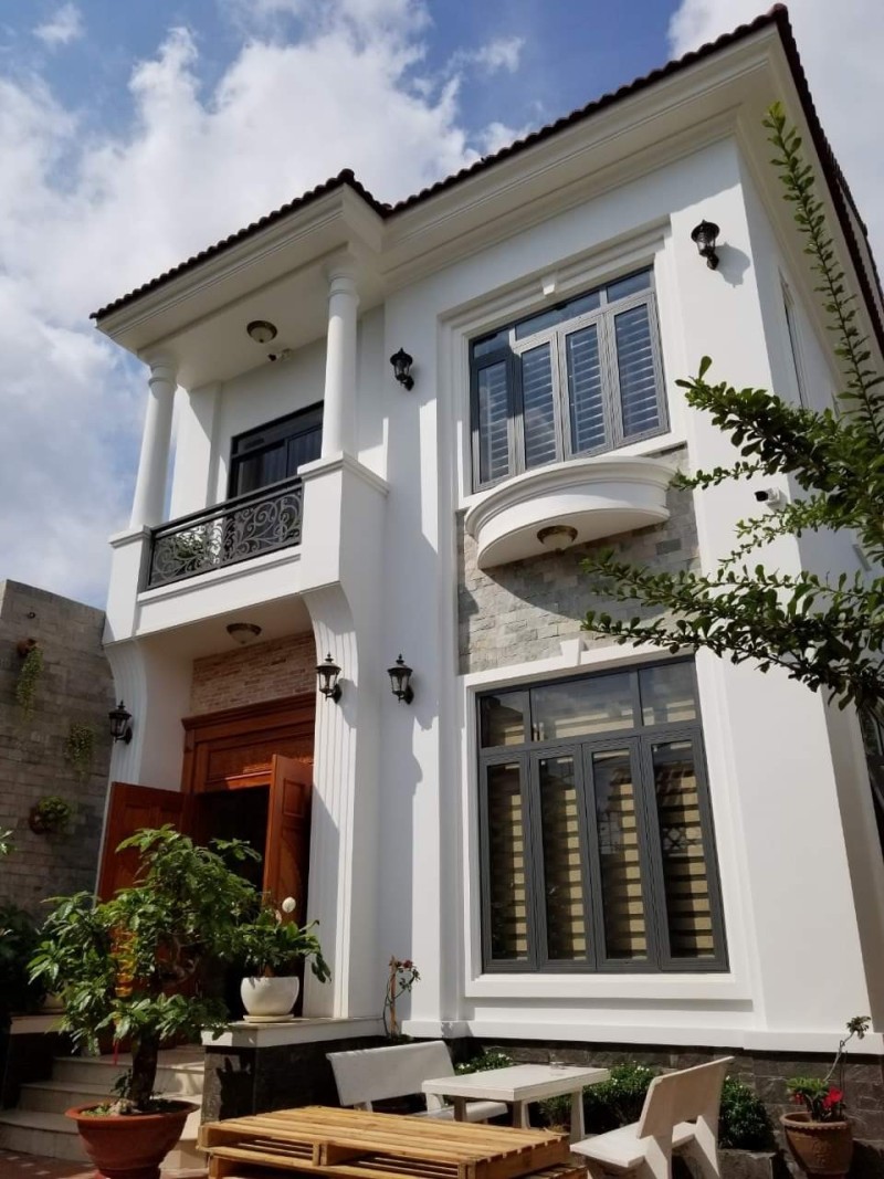 Bán nhà đường số 35, Hiệp Bình Chánh, Thủ Đức, TP HCM. DT 240m2, 3 tầng, 4PN, SHR. Giá 18.9 tỷ. LH: 0933125879