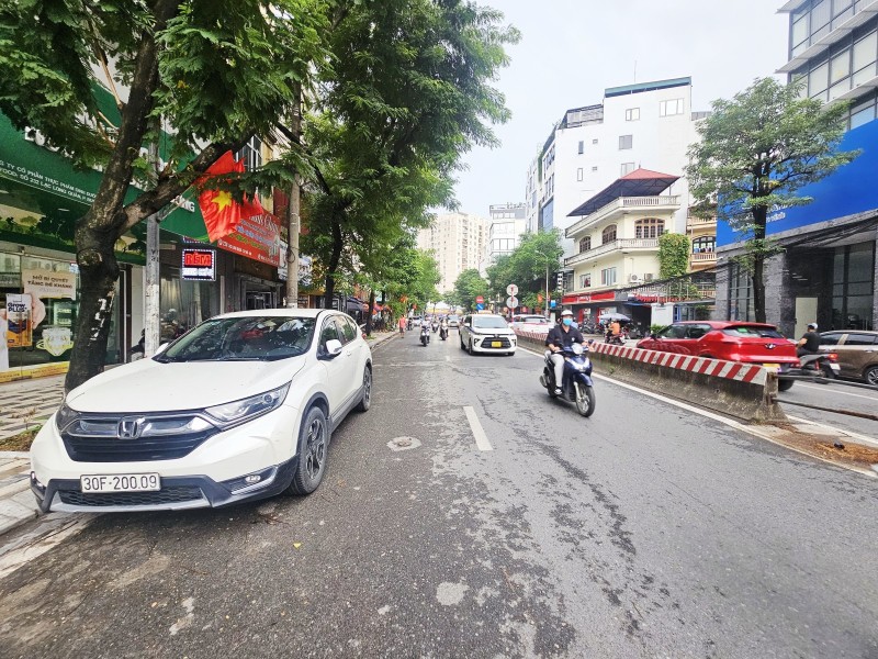 Bán nhà mặt phố Lạc Long Quân Tây Hồ Hà Nội 30 tỷ.