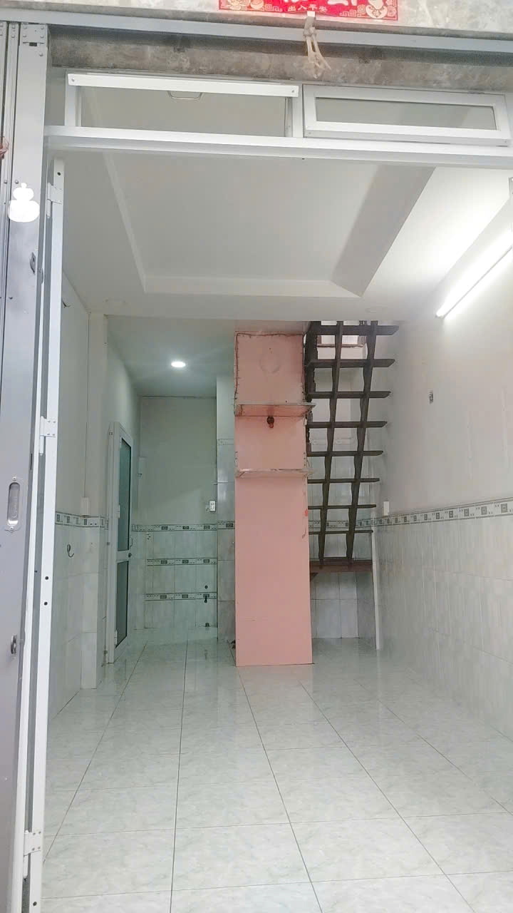 Nhà trệt, lầu bình đông P11.Q8 cũ. Giá 2,06 tỷ bớt lộc