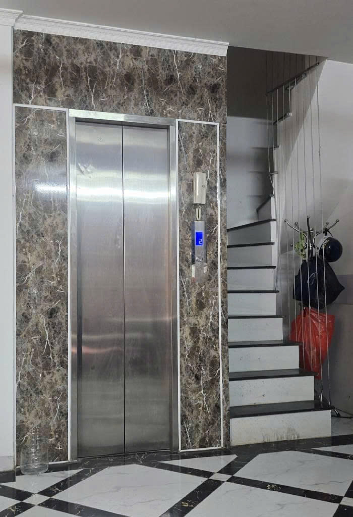 Bán tòa nhà 7 tầng - Hoàng Hoa Thám, Ba Đình - Thang máy- Diện tích 30m2 - Giá chào 8.5 tỷ