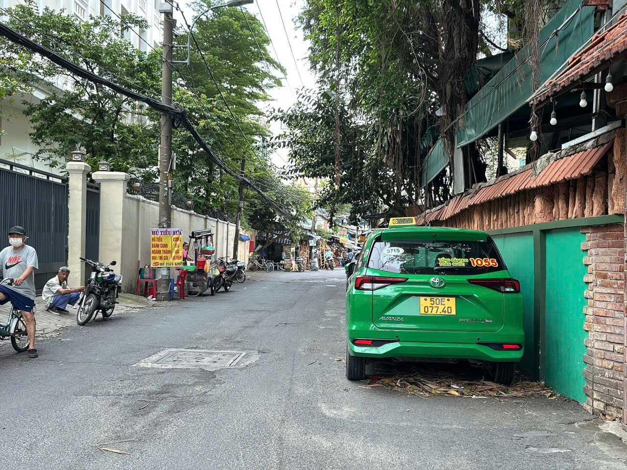 Bán nhà 7 tầng đẹp hẻm 656 Quang Trung ngang 6m có hầm T.máy ở ngay gần chợ 24 tỷ.