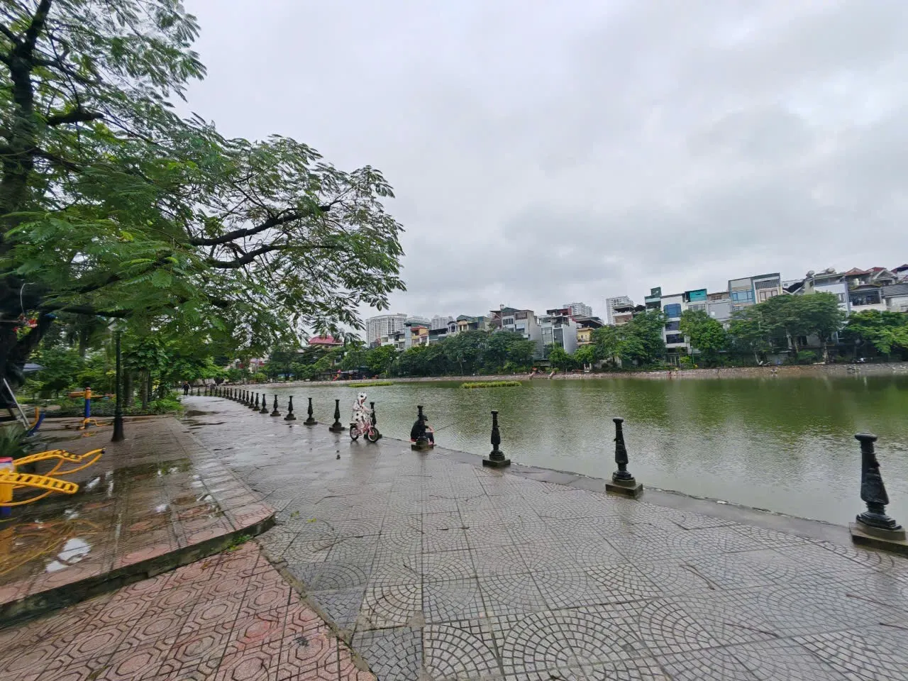 Bán đất tặng nhà 2 tầng 321 Vĩnh Hưng DT 51m2 - ô tô đỗ- giá tốt