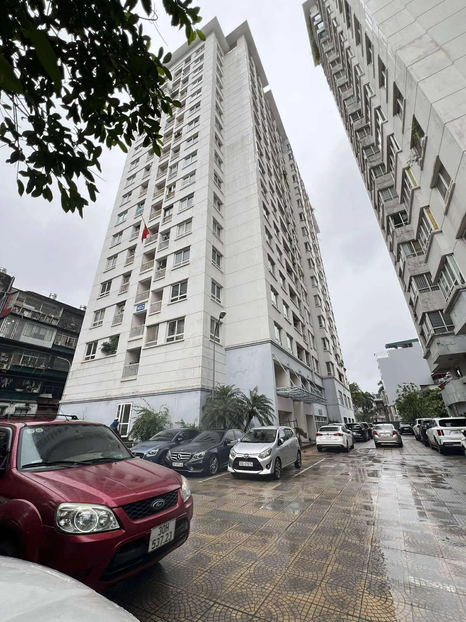 Bán căn 3 ngủ CC 25 Lạc Trung DT 150m2 - giá tốt