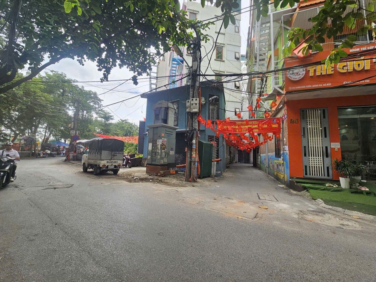 Bán Nhà xây mới coong ,7 tầng thang máy. Dt39m. Thiết kế hiện đại ,vừa vặn từng chi tiết .oto đỗ cổng .Rất gần hồ Xã Đàn ,thông các tuyến phố Nam Đồng ,