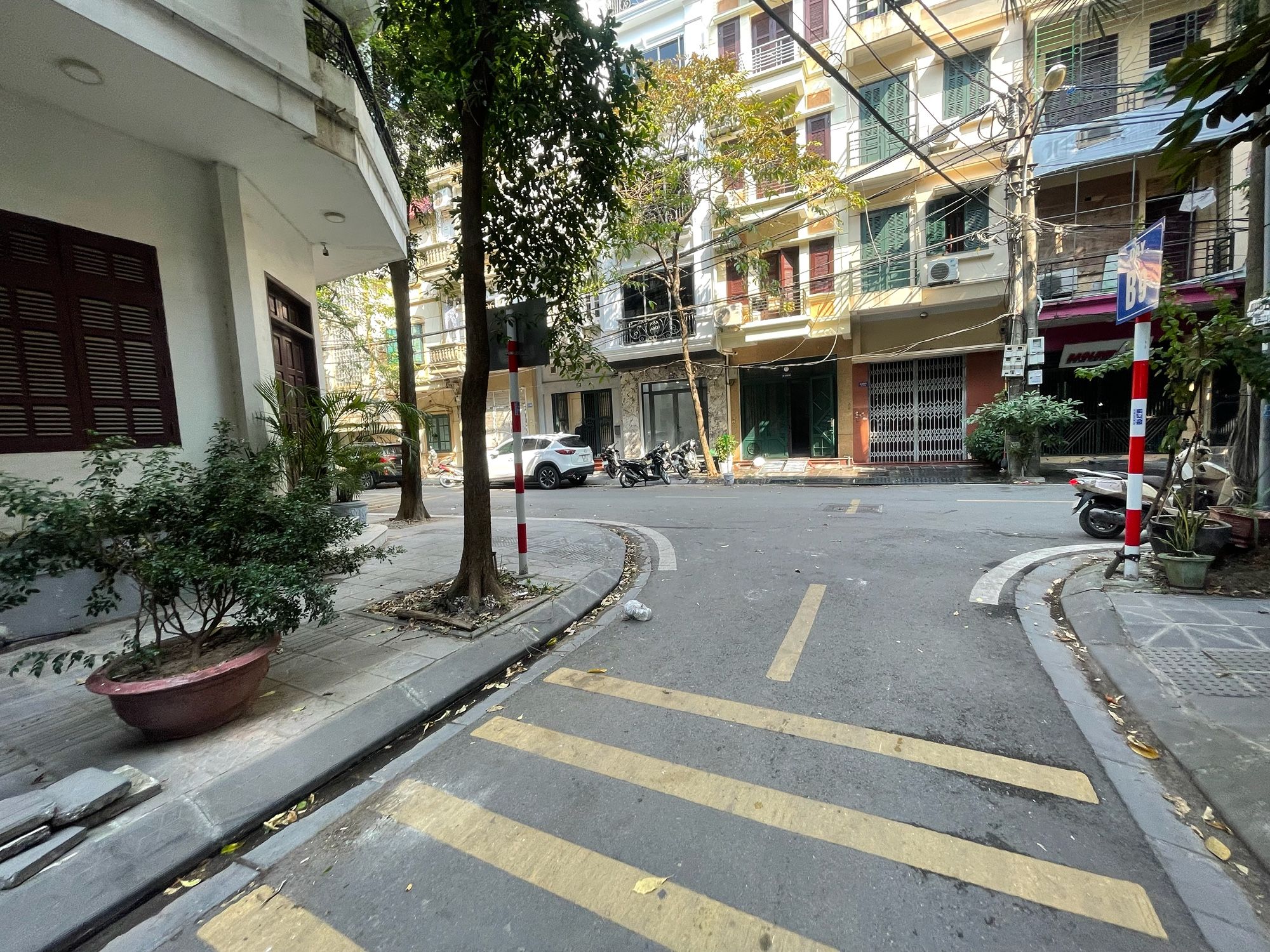 BÁN NHÀ HOT HIẾM - NHÀ PHÂN LÔ OTO TRÁNH - KHU PLO ĐẦM TRẤU VIP NHẤT QUẬN HAI BÀ TRƯNG - TOÀN CÁC QUAN CHỨC VỀ HƯU Ở - DÂN CHÍ CAO AN NINH TỐT