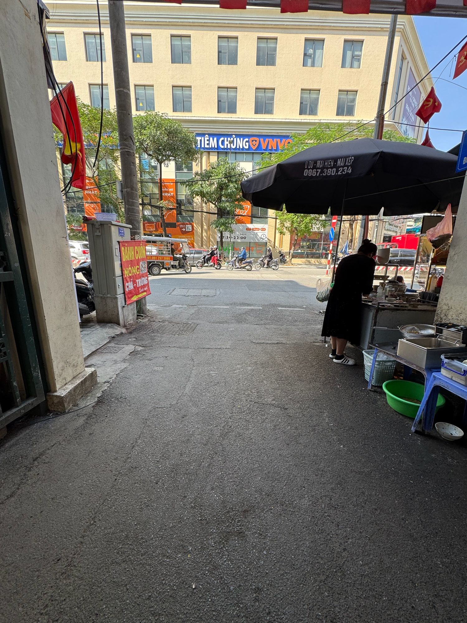 BÁN NHÀ CHDV XÂY MỚI 7 TẦNG THANG MÁY - LÔ GÓC 3 THOÁNG - GẦN HỒ TÂY - CÁCH MẶT PHỐ 20M - BAGAC ĐỖ CỬA