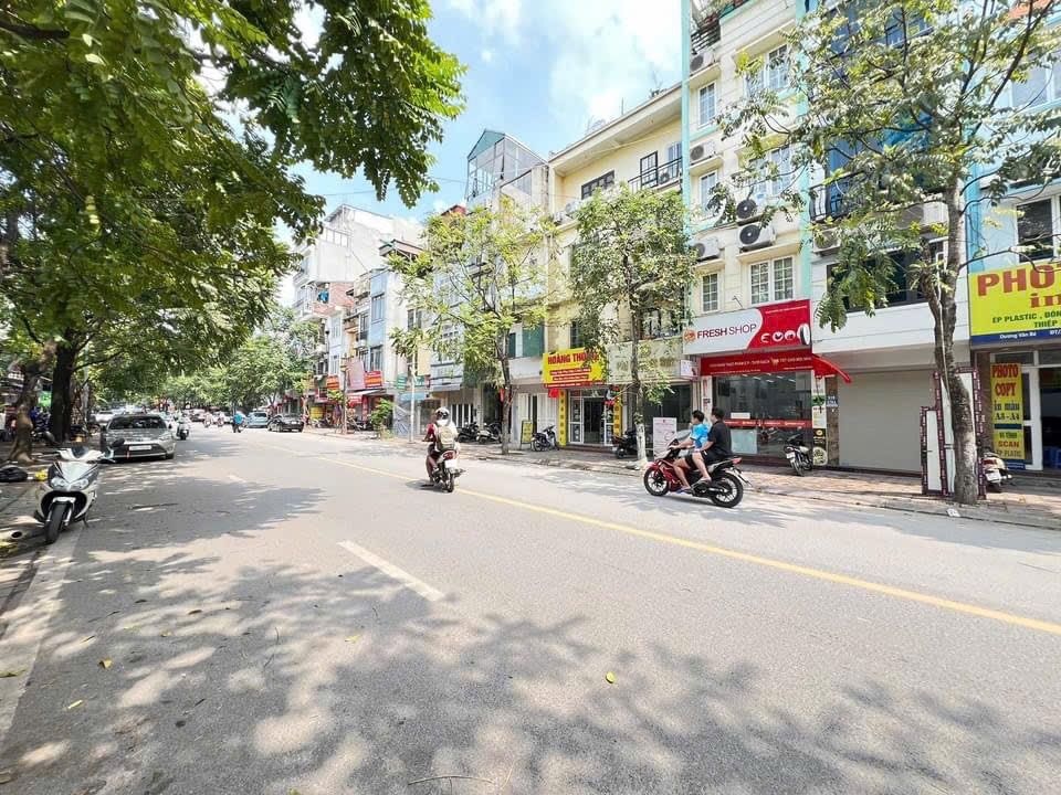 Bán nhà mặt phố Dương Văn Bé -giá tốt .