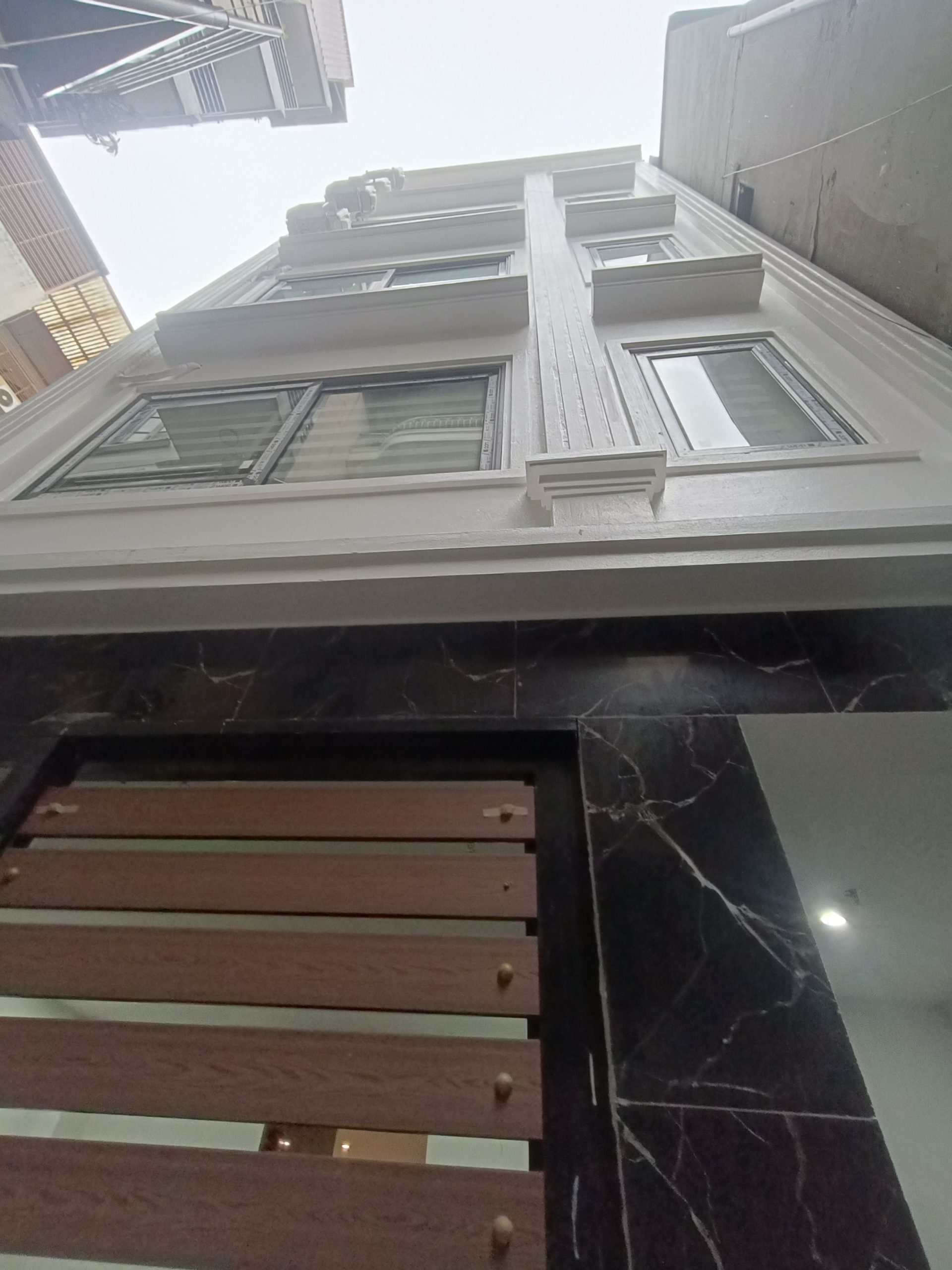 BÁN NHÀ CHCCMINI CAO CẤP, THANG MÁY MỚI, 10 PHÒNG KHÉP KÍN, PCCC ĐẦY ĐỦ,20M RA MẶT PHỐ, FULL NỘI THẤT SANG TRỌNG, TRUNG TÂM QUẬN ĐỐNG ĐA, 55 TR/1 THÁN