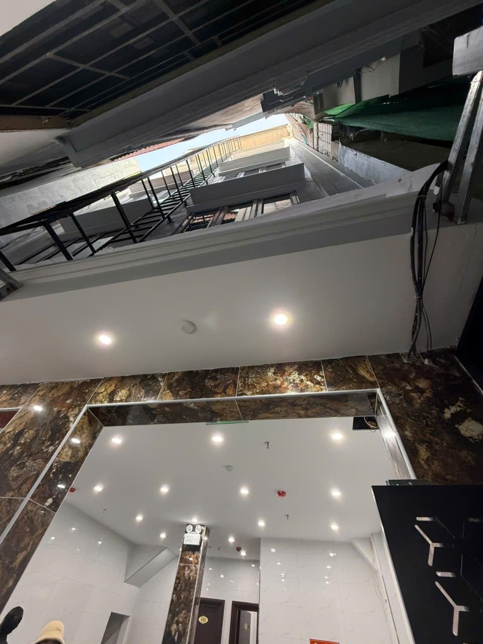 BÁN NHÀ DÒNG TIỀN KHỦNG - TOÀ CCMN MỚI CỨNG - NGÕ THOÁNG - GẦN HỒ VĂN CHƯƠNG