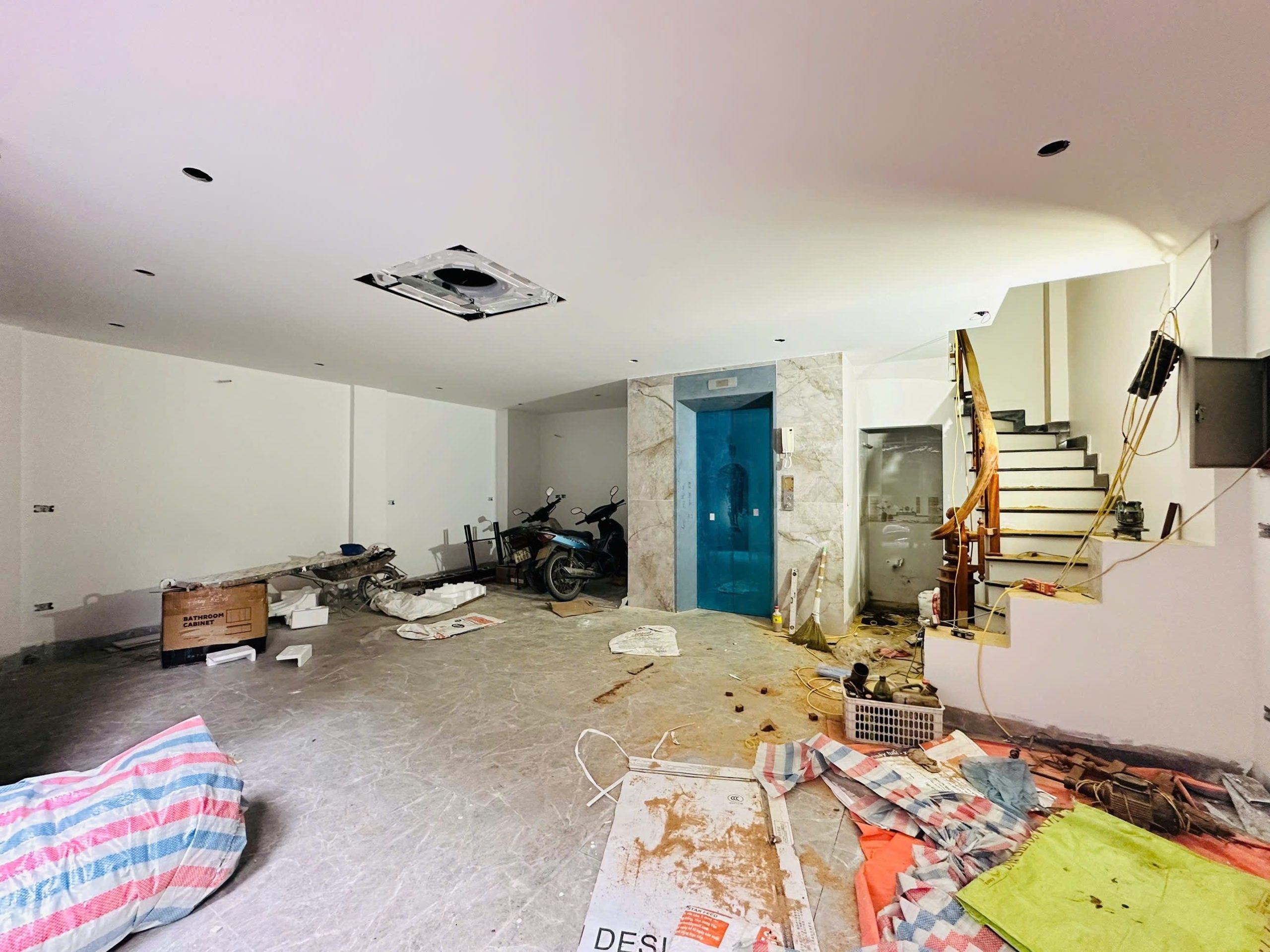 BÁN NHÀ TÂY HỒ BA ĐÌNH - NGÕ THÔNG KINH DOANH - Ô TÔ GARA - BẢY TẦNG THANG MÁY - SỔ ĐỎ HOA KHÔI - CHỦ THIỆN CHÍ BÁN