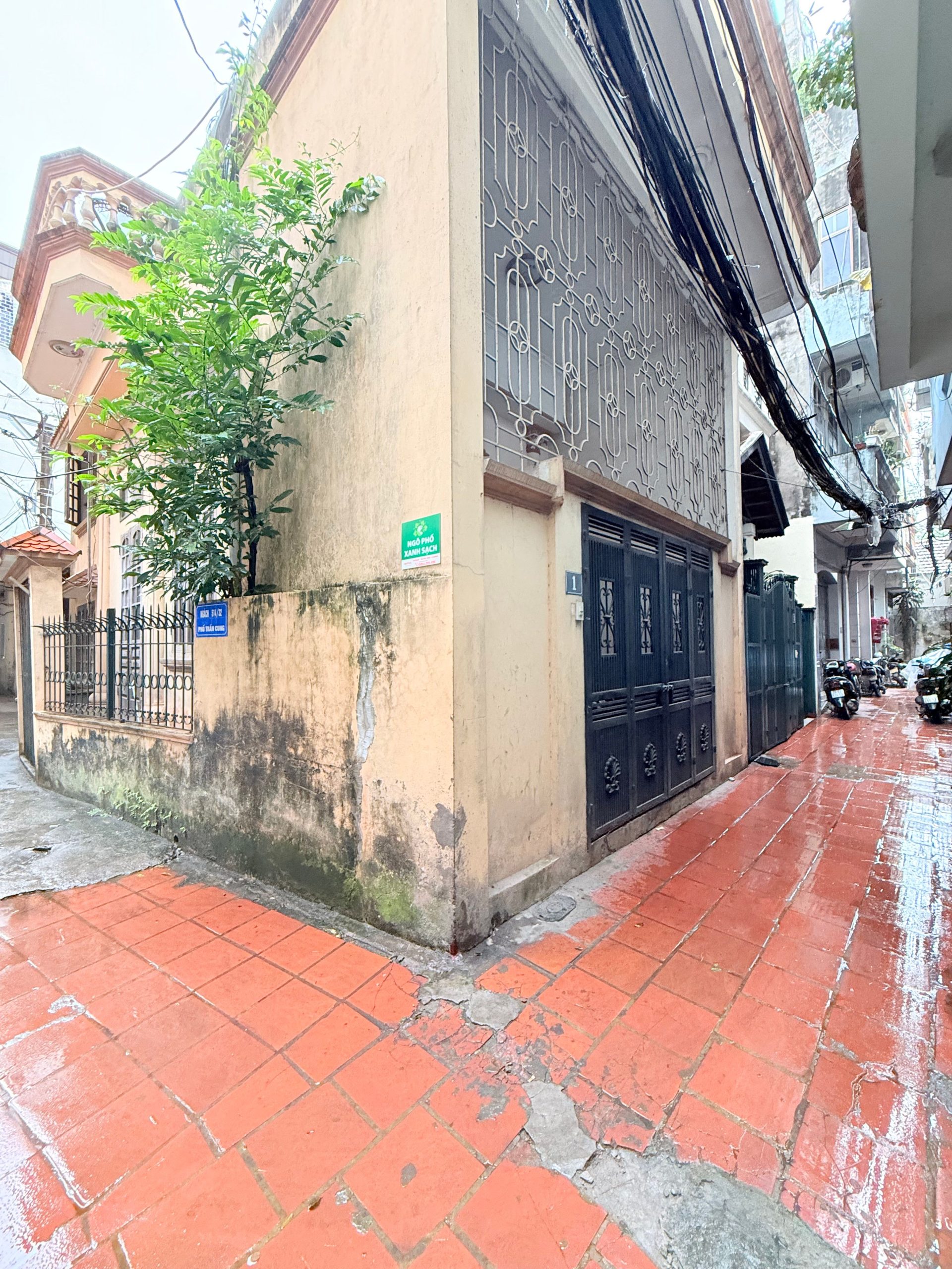 BÁN ĐẤT TẶNG NHÀ - VỊ TRÍ CỰC ĐẸP - TRƯỚC NHÀ RỘNG - LÔ GÓC 3 MẶT THOÁNG - NHÀ Ở HOẶC XÂY CCMN HẾT Ý - SỔ VUÔNG ĐẸP