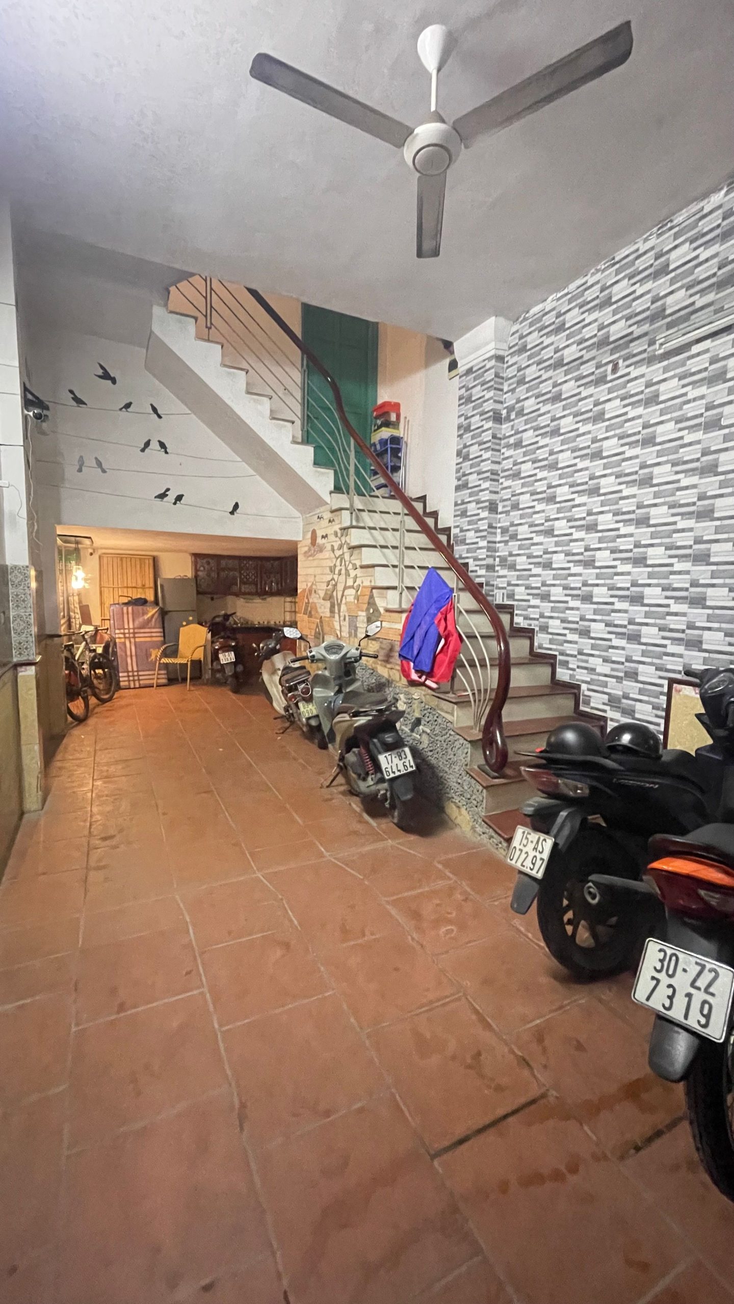 BÁN NHÀ VIP TÂY HỒ - BA GÁC ĐỖ CỬA VÀO NHÀ - 20M RA Ô TÔ - 50M RA MẶT PHỐ - NGÕ THÔNG KHẮP NGẢ - CHO BÊN THỨ 3 VẬN HÀNH 20 TRIỆU/ THÁNG