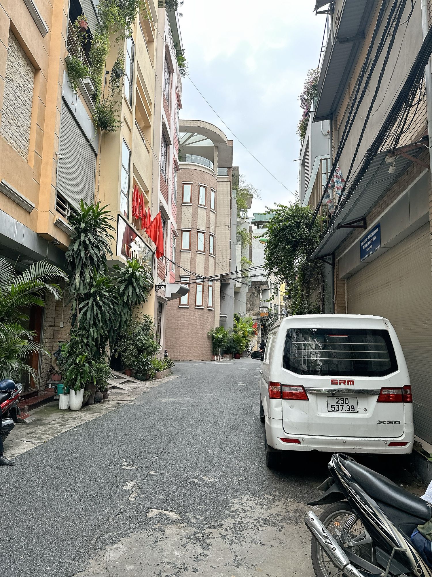 BÁN NHÀ SIÊU PHẨM MẶT PHỐ - LÔ GÓC - OTO - 7 TẦNG LỪNG LỮNG - THANG MÁY XỊN XÒ - ĐẲNG CẤP - KINH DOANH ĐỈNH.