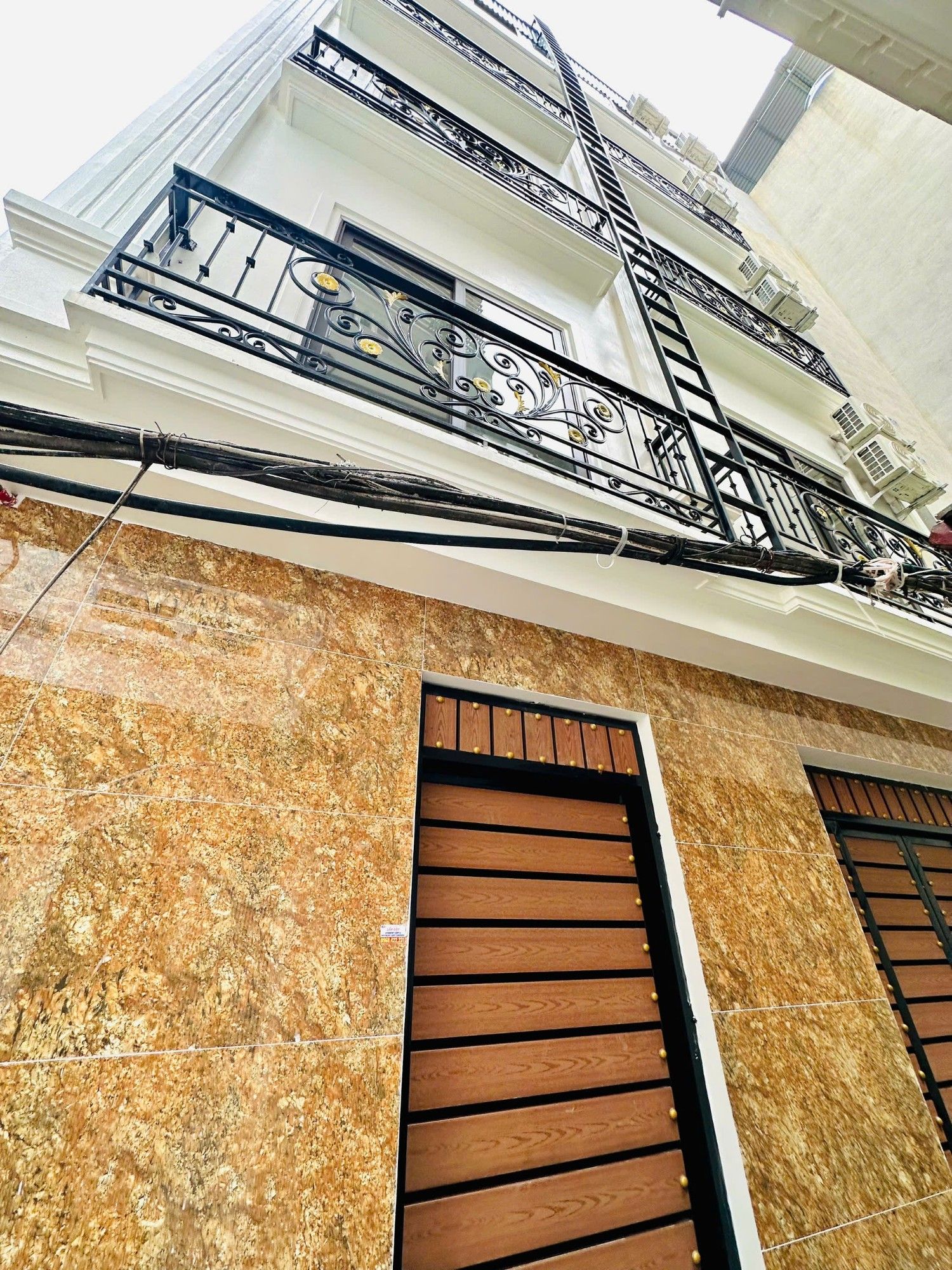 BÁN CCMN GÀ ĐẺ TRỨNG VÀNG-LÃI RÒNG HÀNG THÁNG-13 PHÒNG KHÉP KÍN-TT HAI BÀ TRƯNG-ĐỐI DIỆN TIME CITY-THANG MÁY.