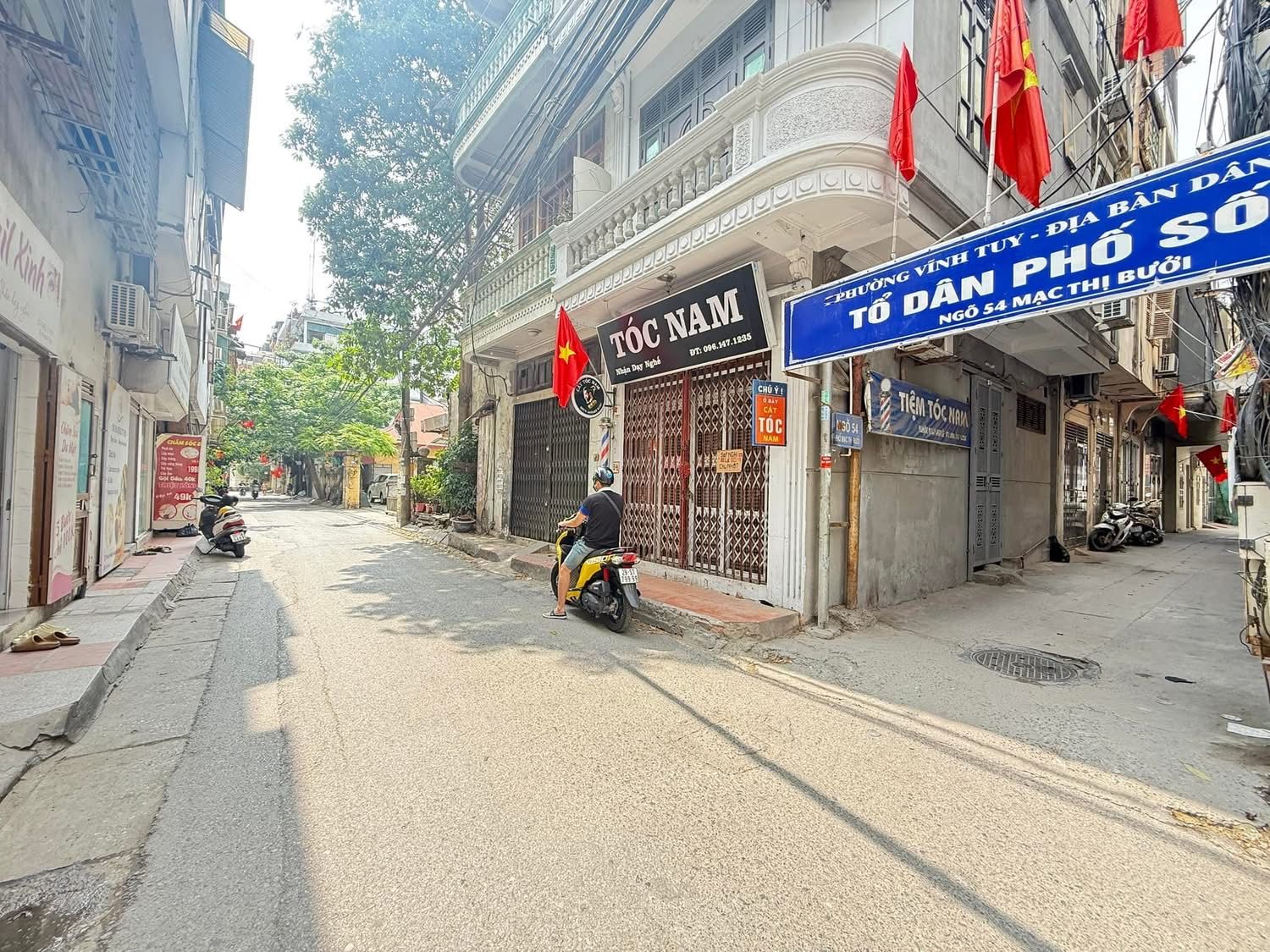 BÁN ĐẤT PHÂN LÔ HAI BÀ TRƯNG , Ô TÔ CON ĐỖ CỬA - HÀNG XÓM HÒA BÌNH GREEN & TIME CITY- BÁN ĐẤT TẶNG NHÀ C4- GIÁ ĐẦU TƯ