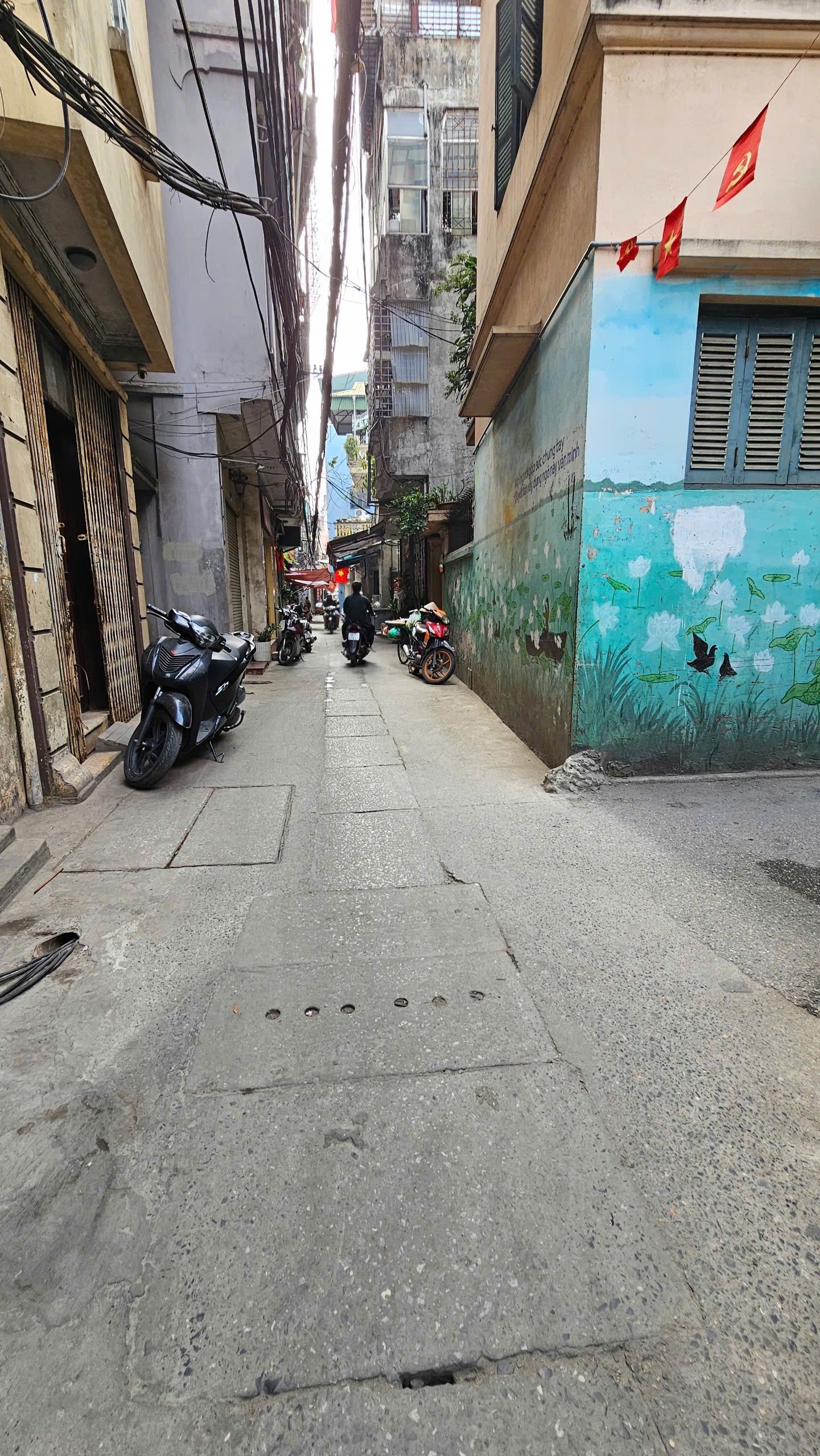 BÁN NHÀ ĐẸP THỤY KHUÊ - GẦN PHỐ - SỔ VUÔNG NHƯ BÁNH CHƯNG - BAY NHANH - NGÕ THÔNG KD NHỎ - 2 THOÁNG TRƯỚC SAU - TƯƠNG LẠI MỞ ĐƯỜNG VÕNG THỊ 3 NHÀ RA MẶT NGÕ CH