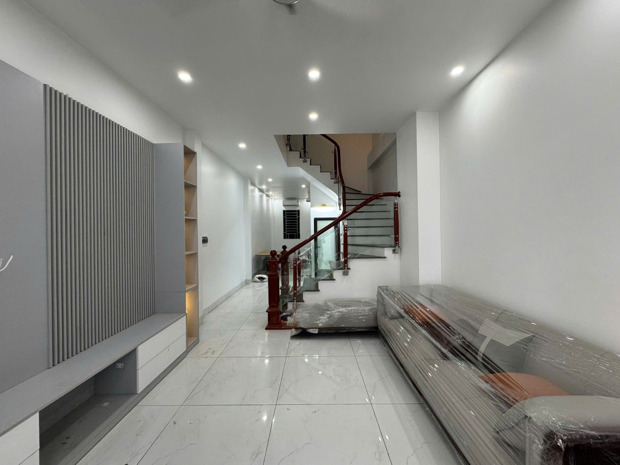 SIÊU PHẨM NGỌC THỤY – NHÀ ĐẸP – NGÕ THÔNG – Ô TÔ VÀO CỬA