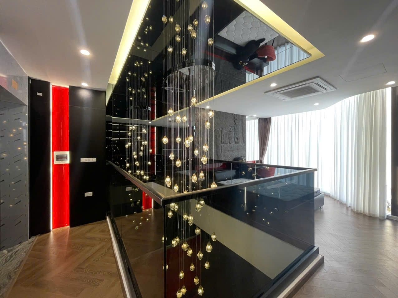 NHÀ PHỐ NGỌC LÂM – LONG BIÊN 7 TẦNG THANG MÁY – LÔ GÓC – GARA Ô TÔ – NỘI THẤT CAO CẤP