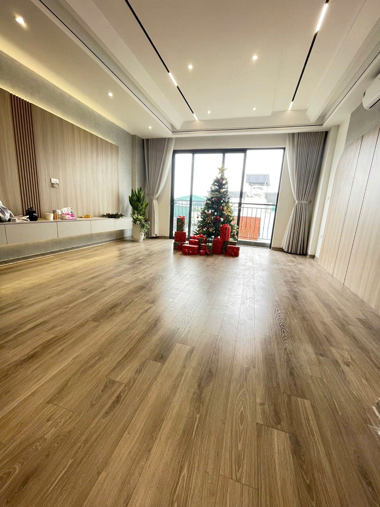 PHỐ TRẠM – LONG BIÊN | 37M² – 6 TẦNG – THANG MÁY - TẶNG FULL NỘI THẤT CAO CẤP