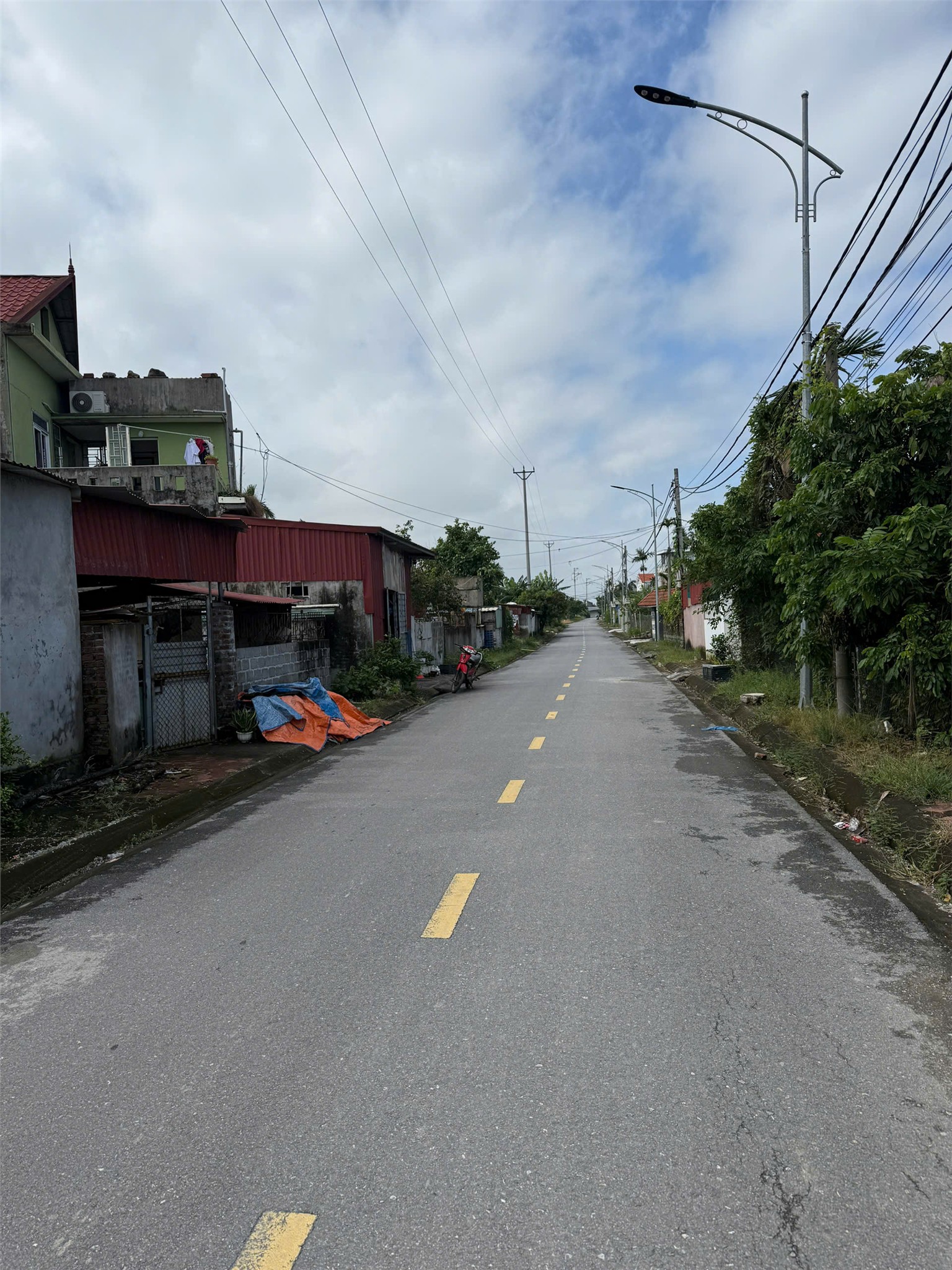 LÔ ĐẤT 2 MẶT ĐƯỜNG NHỰA – GIÁ HIẾM CHỈ 2.2x TỶ ZALO 0567 222 555