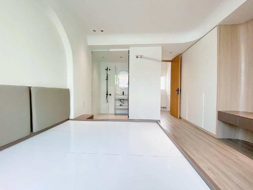 Nhà Bán - Hòa Bình Gần Đầm Sen, 4 Tầng, Nội Thất Hoàn Thiện, Ở Ngay