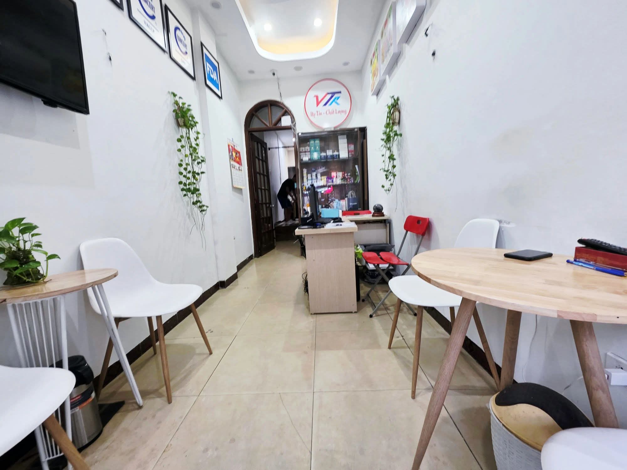 BÁN NHÀ MẶT PHỐ HÀNG GÀ – 32M² – HÀNG HIẾM TRUNG TÂM HOÀN KIẾM Vị trí kim cương – giao 5 phố: Hàng Phèn – Hàng Gà – Cửa Đông – Nhà Hỏa