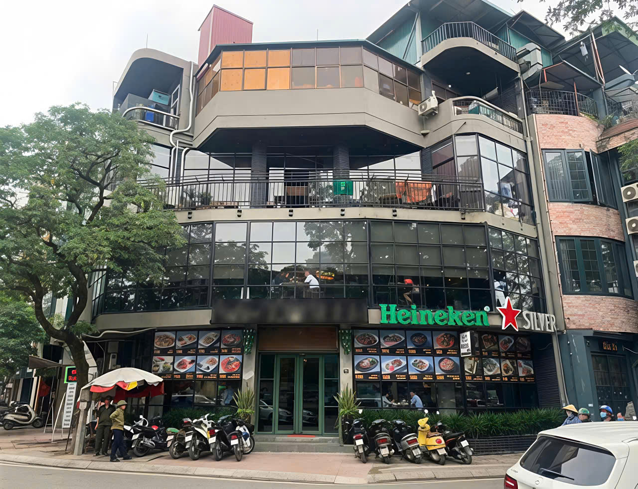 CHO THUÊ NHÀ PHỐ TRẦN QUỐC HOÀN CẦU GIẤY Diện tích: 300m2 Mặt tiền: 18m