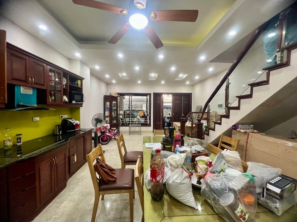 Bán nhà thịnh liệt mới 4 tầng long lanh 2 thoáng phân lô ao sào ô tô dừng đỗ ngày đêm hoàng mai