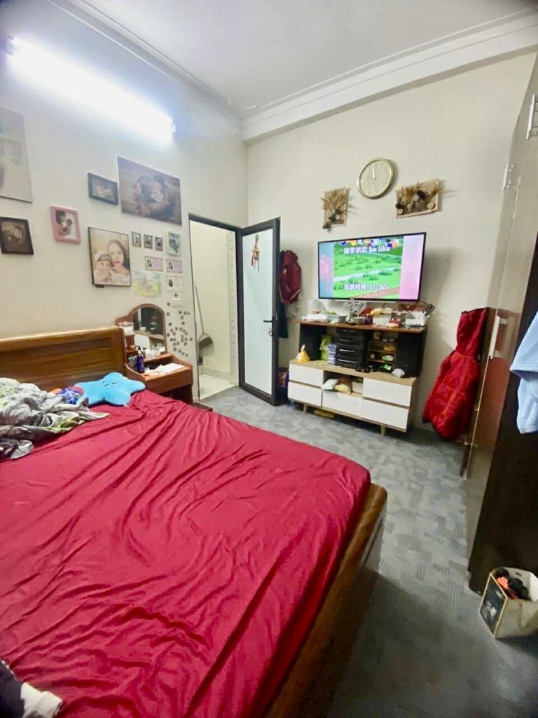 - Bán Nhà Bát Khối, Long Biên 4T, 37m2 giá 5,75 tỷ (Lô góc, ô tô VF3 đỗ cửa)