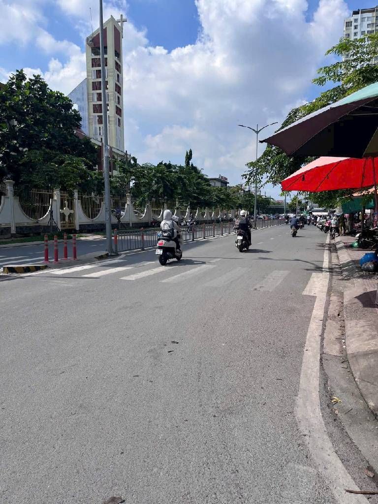 NHÀ NHỎ 3 TẦNG – SÁT TẠ QUANG BỬU – SỔ HỒNG -2.650TR - KHÔNG HUY HOẠCH