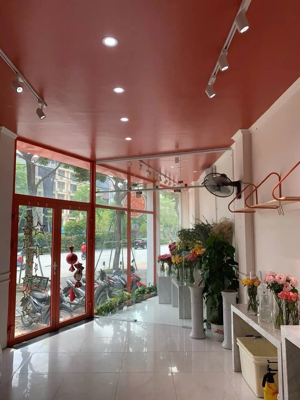 Bán nhà mặt đường Võ Chí Công, 65m2, 27 tỷ