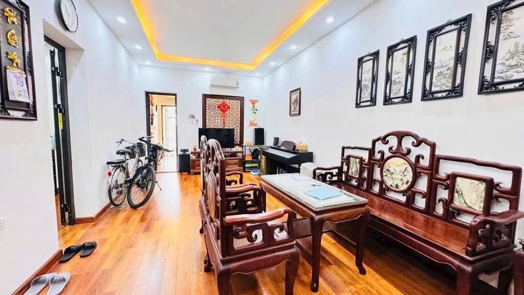 CĂN HỘ TẬP THỂ SIÊU HIẾM – 80M² – SÁT MẶT PHỐ THÁI HÀ – ĐẸP KHÔNG TÌ VẾT – GIÁ CHỈ 6.25 TỶ Duy nhất một căn – không có căn thứ 2 tương tự trong khu vực!