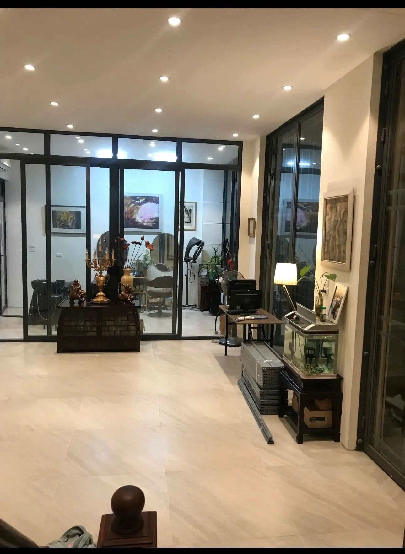 PHỐ YÊN THẾ – 57M² MẶT TIỀN 10M SIÊU HIẾM – Ô TÔ ĐỖ CỬA – TRUNG TÂM BA ĐÌNH Vị trí đắc địa: gần Hồ Tây – Lăng Bác – giáp Hoàn Kiếm & Đống Đa.