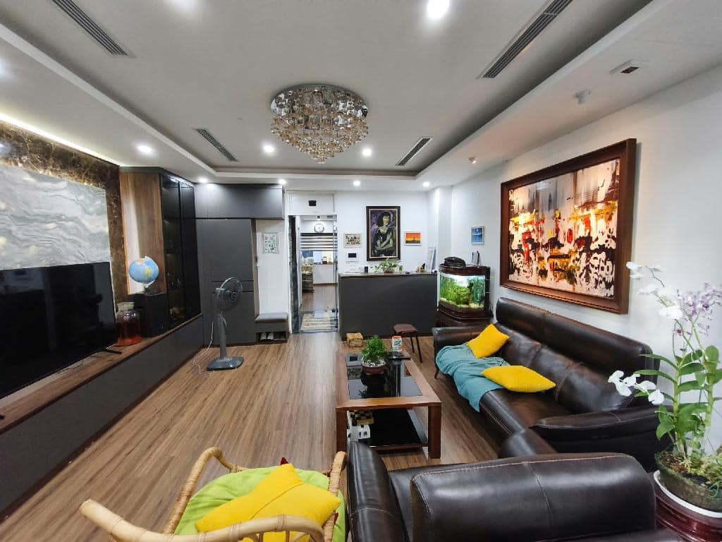 Giá tốt, bán nhà phân lô Hoàng Quốc Việt, ô tô vào nhà, 115m, có thang máy chỉ 36.5 tỷ