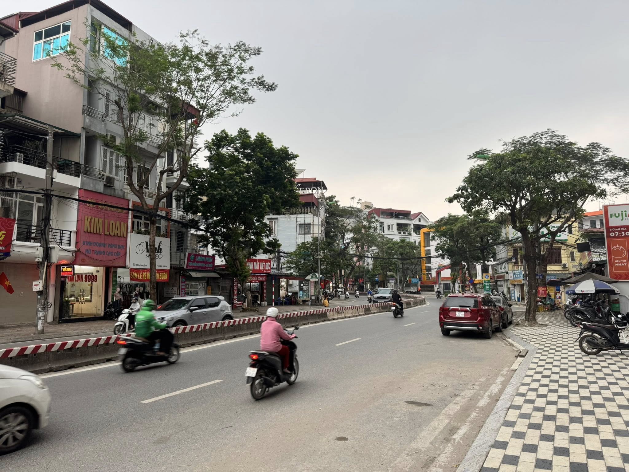 BÁN TÒA NHÀ HOÀNG QUỐC VIỆT – 75m² – 8 TẦNG – THANG MÁY – GIÁ 40 TỶ