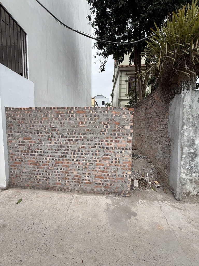 Lô đất cuối cùng ở Gia Lâm còn sót lại 45m, mt 4,5 vuông vắn đẹp mà ô tô vào tận đất chỉ có hơn 2 tỷ.