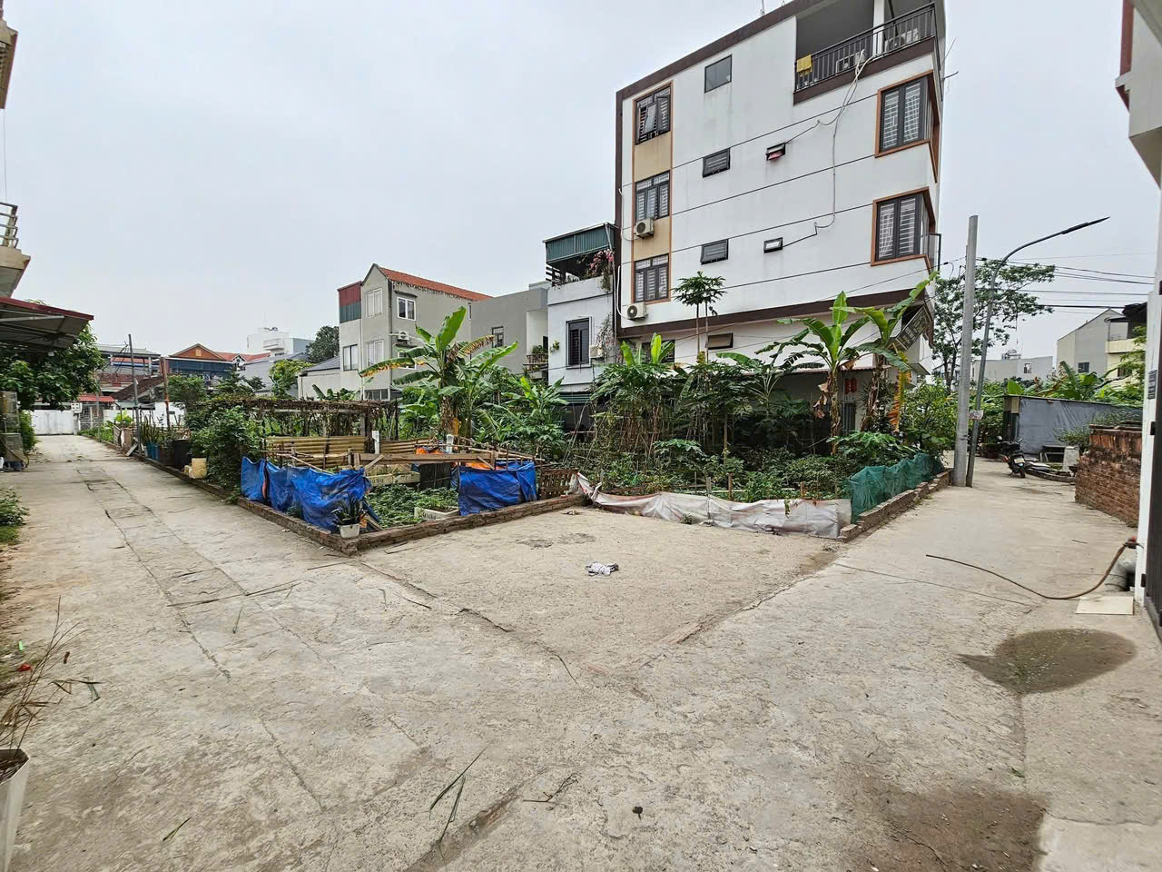 BÁN GẤP ĐẤT GẦN THỊ TRẤN TRÔI, LÔ GÓC 2 THOÁNG, ĐI BỘ RA HỒ ĐIỀU HÒA - GIÁ ĐẦU TƯ 8X TRIỆU.